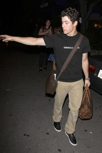 Joe+Jonas+Joe+Nick+Jonas+Leave+Pinz+Bowling+X1-ps-zqdV2l - Joe and Nick Jonas Leave the Pinz Bowling Alley