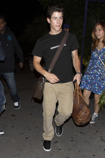 Joe+Jonas+Joe+Nick+Jonas+Leave+Pinz+Bowling+z8kB3_6xJdyl - Joe and Nick Jonas Leave the Pinz Bowling Alley