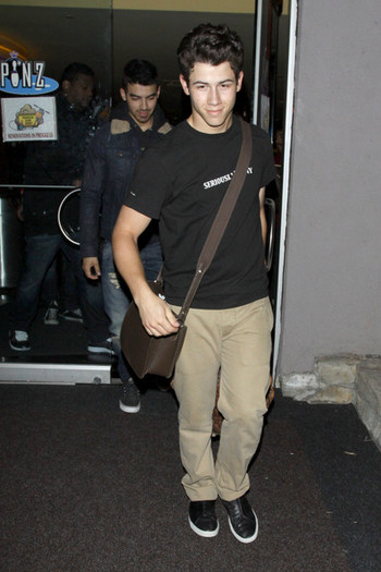 Joe+Jonas+Joe+Nick+Jonas+Leave+Pinz+Bowling+zgQvBRN0kdEl - Joe and Nick Jonas Leave the Pinz Bowling Alley