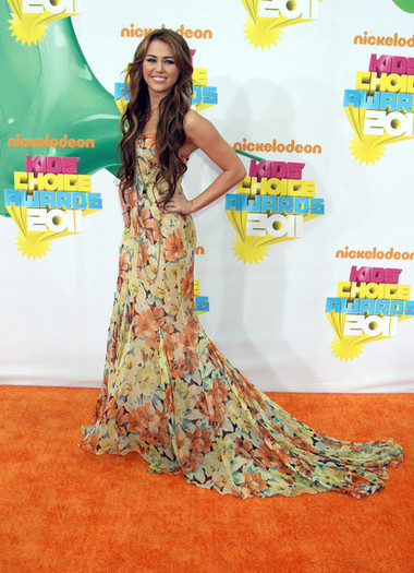 Miley+Cyrus+2011+Nickelodeon+Kids+Choice+Awards+jeGDExhKW0xl