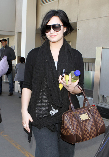 Demi+Lovato+Demi+Lovato+Arriving+Flight+LAX+qNAPuTzVp2Kl