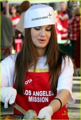 debby - debby ryan bucatareasa