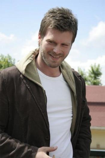 K-van-Tatl-tu-kivanc-tatlitug-6406422-400-600