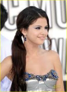 32 - Fanclub Selena