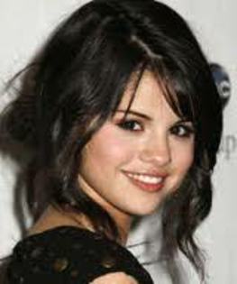 39 - Fanclub Selena