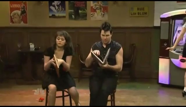 bscap0181 - Miley Cyrus On SNL 2011 Les Jeunes de Paris