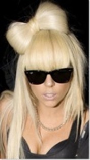 windowslivewritergetladygagaspokerfacebowhairstyle-a88dlady-gaga-bow-hair-pacificphotos211355-27724p - lady gaga