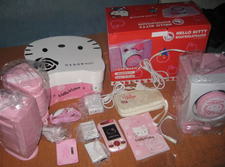 hello-kitty-mobile-speaker3