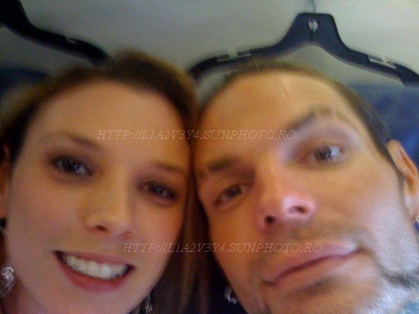 on_there_way_to_la - jeff hardy cu beth s-au logodit