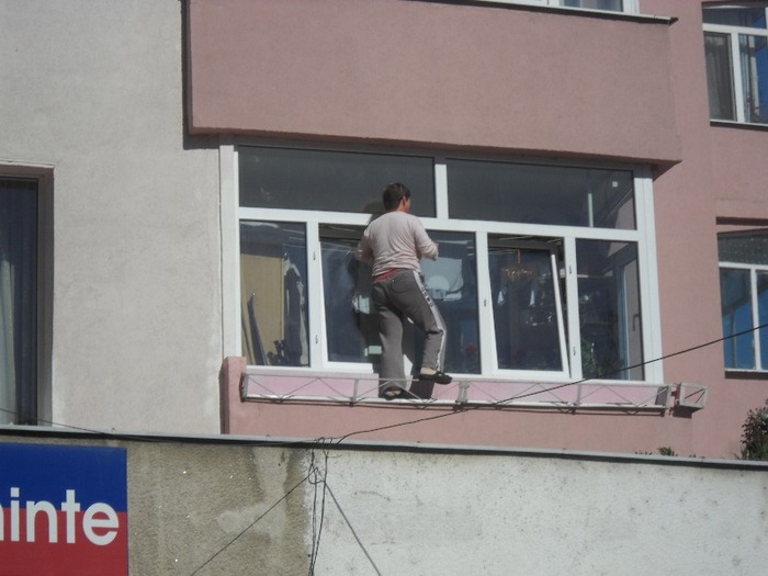 ..si s-a trecut la curatenie generala - MINUNATII ALE LUMII