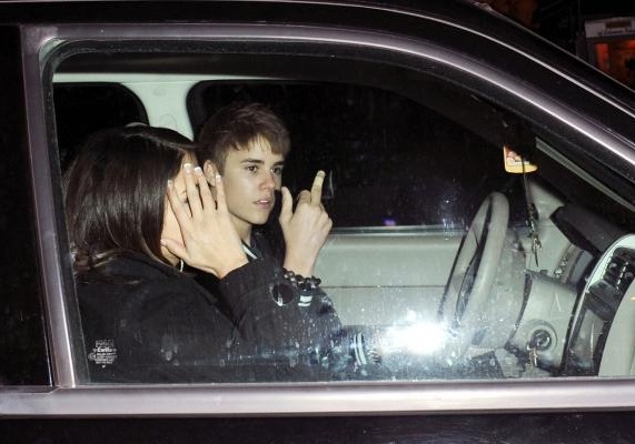 8-justin-bieber-selena-gomez - poze cu Justin Bieber si Selena Gomez