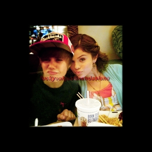 justin-bieber-justin-bieber-18072659-500-500 - poze cu Justin Bieber si Selena Gomez