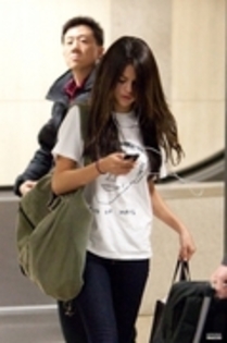 Selena Gomez - 0 2011 Arrving At LAX Airport Feb 6