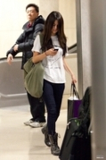 Selena Gomez - 0 2011 Arrving At LAX Airport Feb 6