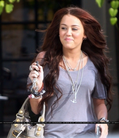 312676 - 0 alte poze cu miley cyrus  0