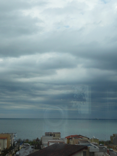 aprilie 2011 033 - Marea vazuta de la fereastra mea