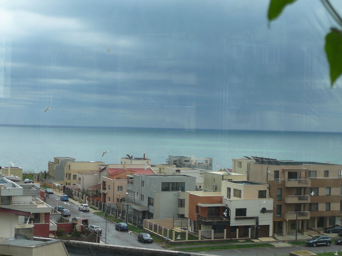 aprilie 2011 034 - Marea vazuta de la fereastra mea