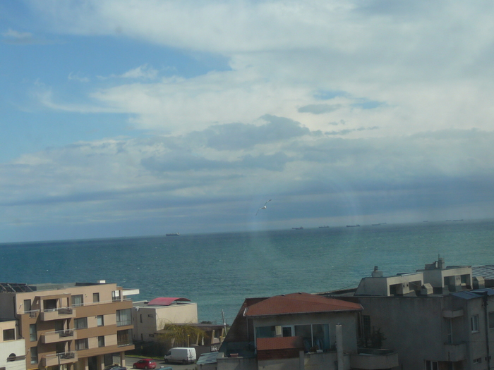 aprilie 2011 041 - Marea vazuta de la fereastra mea