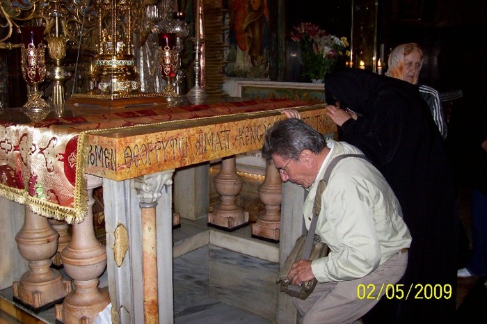 INCHINACIUNE la locul rastignirii-GOLGOTA-.