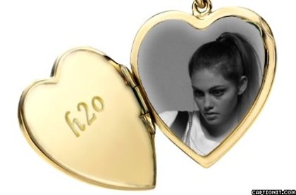 captionit1085925690D32