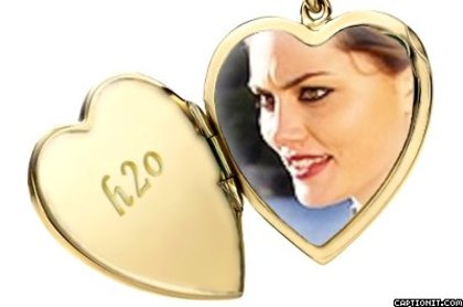 captionit1090118824D32