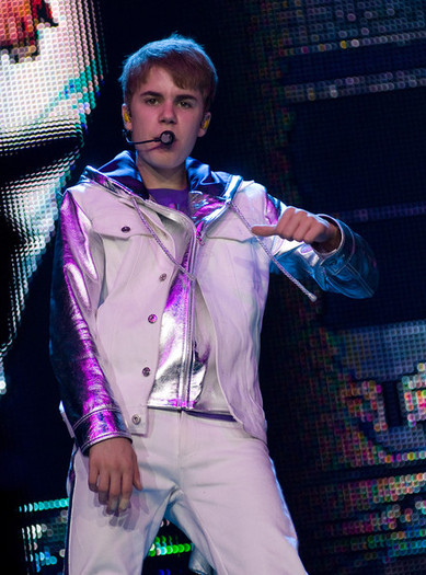 Justin+Bieber+Justin+Bieber+Performs+Concert+glwP5C22Xill - justin bieber 2011