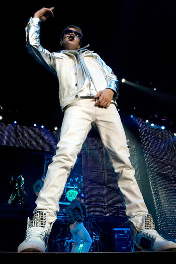 Justin+Bieber+Justin+Bieber+Performs+Concert+-vOiaaJdeTYl