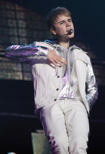 Justin+Bieber+Justin+Bieber+Performs+Milan+o-8hJ58mo6Ul