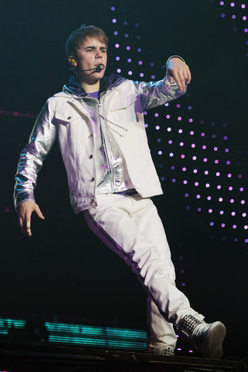 Justin+Bieber+Justin+Bieber+Performs+Milan+m5aUnTeEh5Ol
