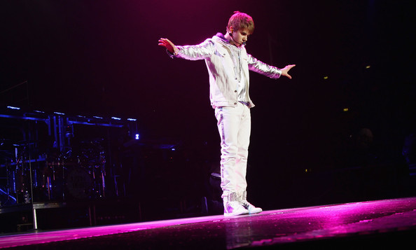 Justin+Bieber+Justin+Bieber+Performs+Milan+YCAKJ0H6FOVl
