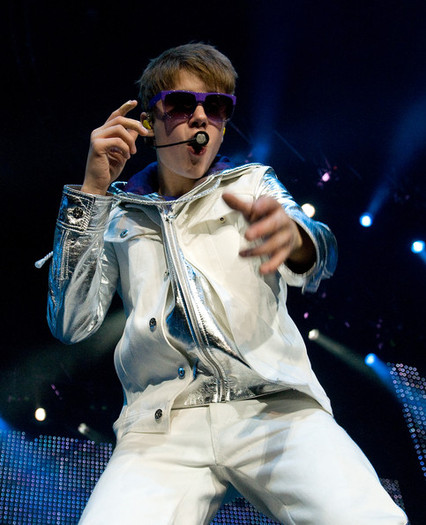Justin+Bieber+Justin+Bieber+Performs+Concert+EKvpp6mastWl