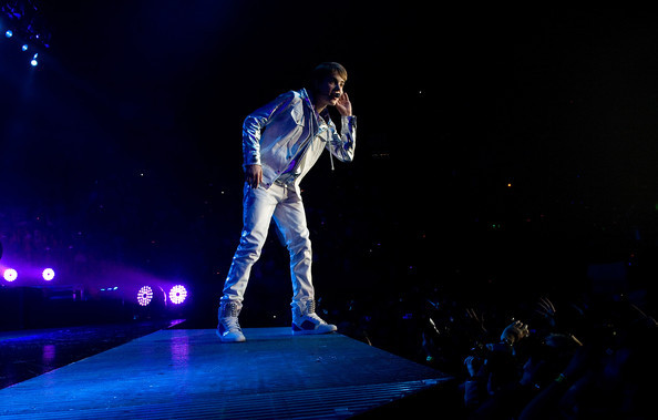 Justin+Bieber+Justin+Bieber+Performs+Concert+oCxXUgOCxSwl - my favorite photho
