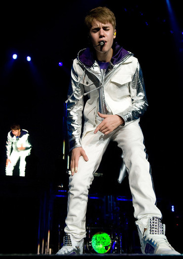 Justin+Bieber+Justin+Bieber+Performs+Concert+oTayXJvAoMMl