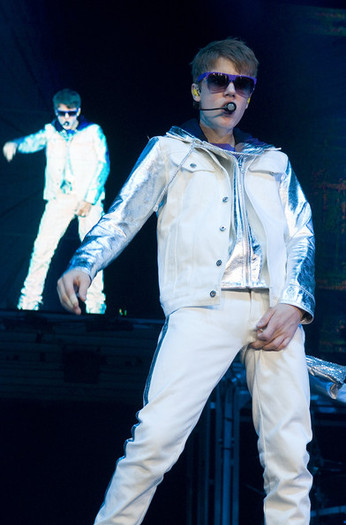 Justin+Bieber+Justin+Bieber+Performs+Concert+Xg4PdW7XJjYl