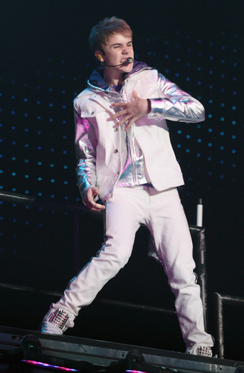 Justin+Bieber+Justin+Bieber+Performs+Milan+qvNrDTAN-Apl