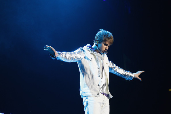 Justin+Bieber+Justin+Bieber+Performs+Milan+x5_-rkY4xOrl - my favorite photho