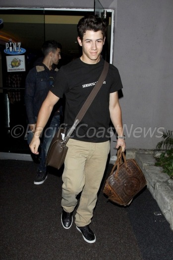 2011-nick-jonas-20735257-760-1140