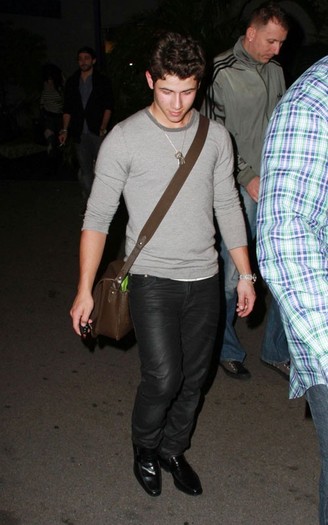 2011-nick-jonas-20710545-500-800