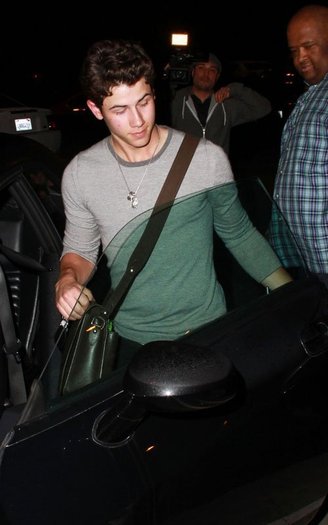 2011-nick-jonas-20710553-500-800 - Cu blugii super