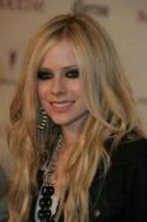 KCBUAEHCOUKKUEZFLBZ - Avril Lavigne