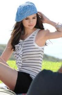 selena_gomez - Selena Gomez cea mai frumoasa din 2011