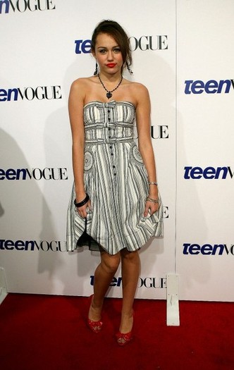 miley evolutie vestimentara10