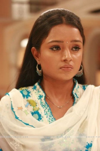 33346-ragini-looking-sad