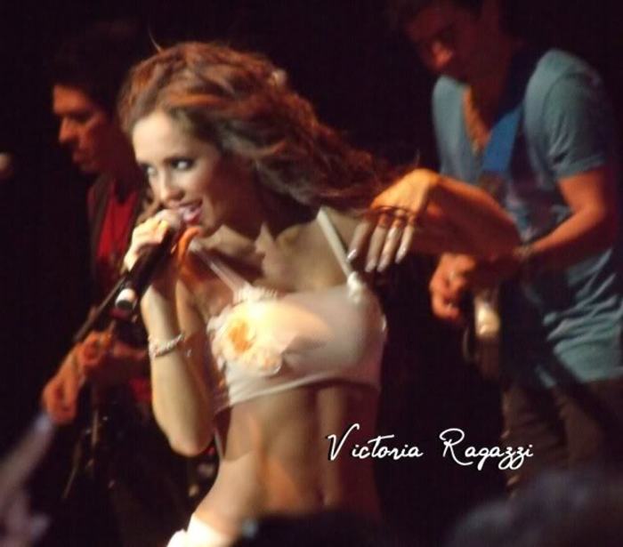 390 - Anahi