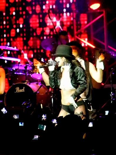 5565293021_cd04c34358_z - Anahi