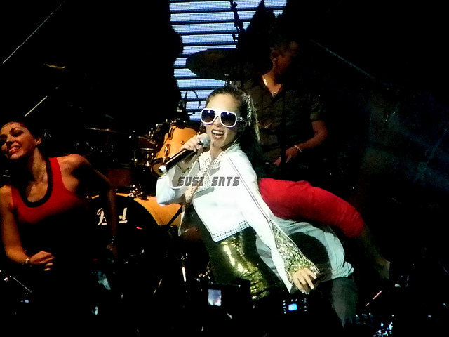 5565855072_4e48eb16c4_z - Anahi