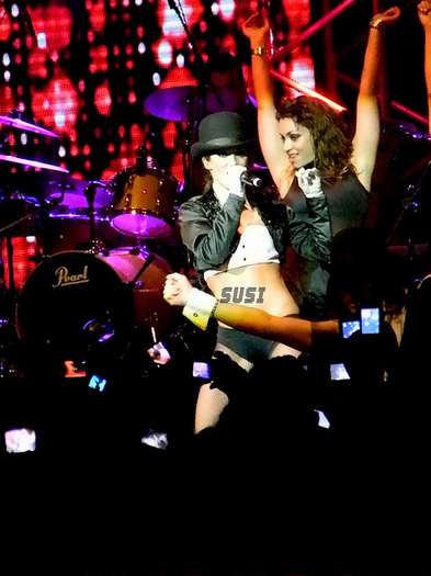 5565874372_c9097f3e93_z - Anahi