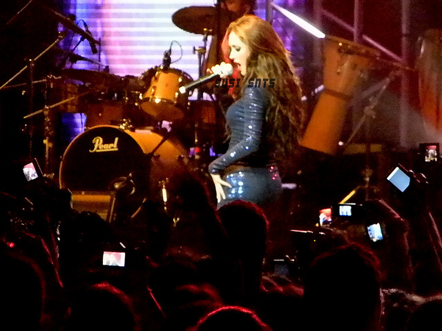 5565881384_6674771740_z - Anahi