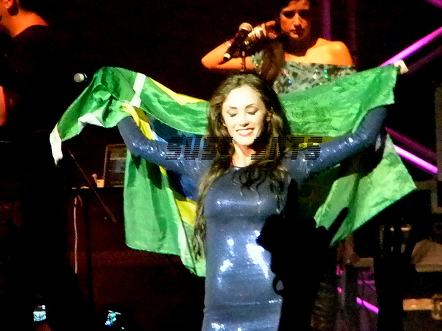 5565886786_6cf8369670_z - Anahi