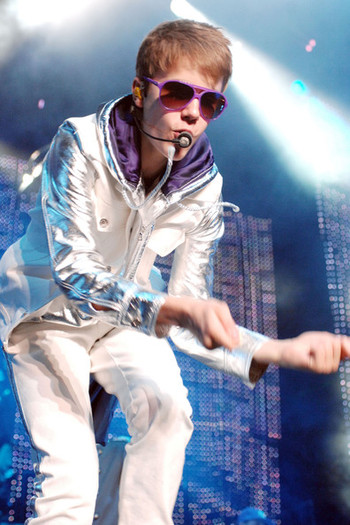 Justin+Bieber+Justin+Bieber+Fans+Italy+pta7ZRQidF-l - justin bieber